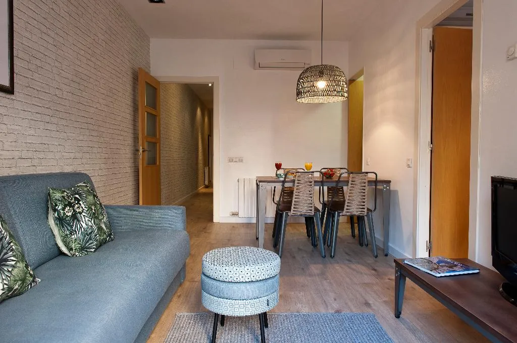APARTMENT CAPACITY 6 TWO BEDROOMS Room, MH Apartments Sant Pau, Barcelona