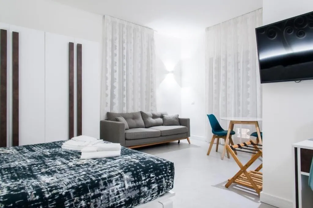 Room, Dada Suite, Naples