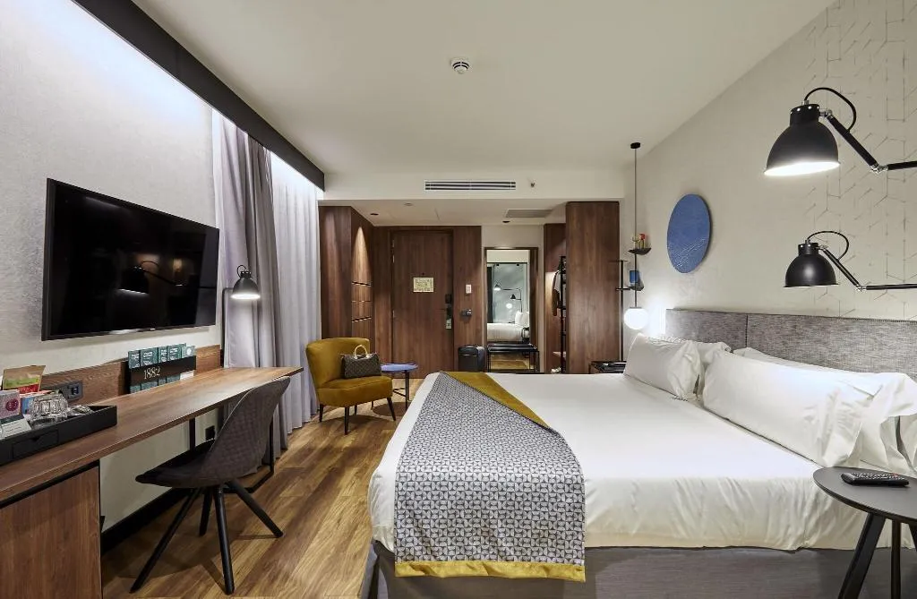 TWIN SUPERIOR Room, Radisson Blu 1882 Hotel, Barcelona Sagrada Familia, Barcelona