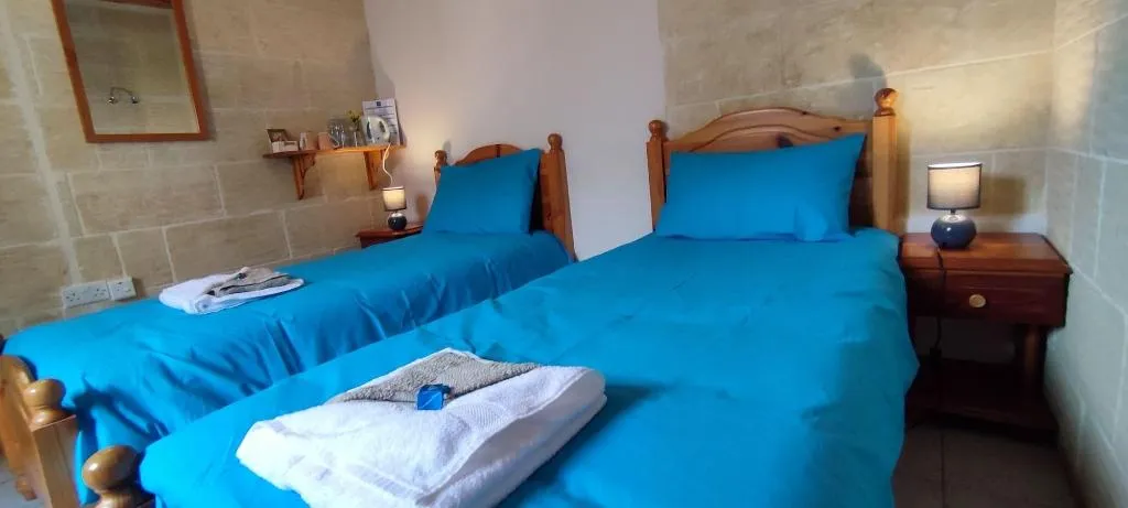 Room, Grotto's Paradise B&B, Gozo