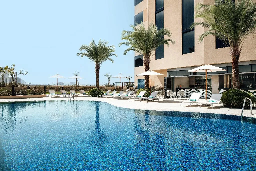 Pool, Holiday Inn Hotel & Suites Dubai Science Park, Dubai