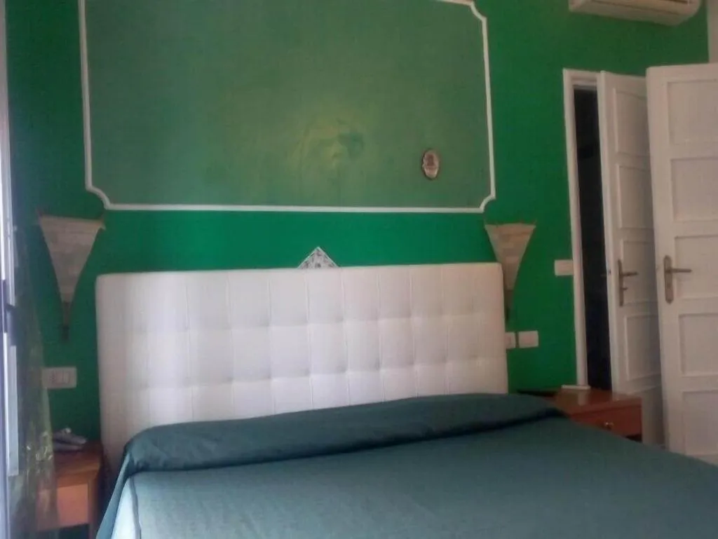 Room, Gualtiero Camere E Suite, Catania