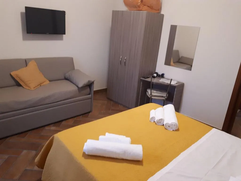 Room, Home To Fly, Naples