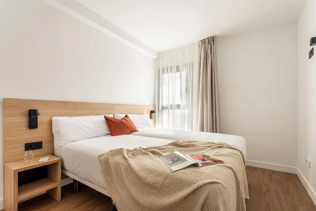 APARTMENT TWO BEDROOMS Room, B48 Valencia Feria, Valencia