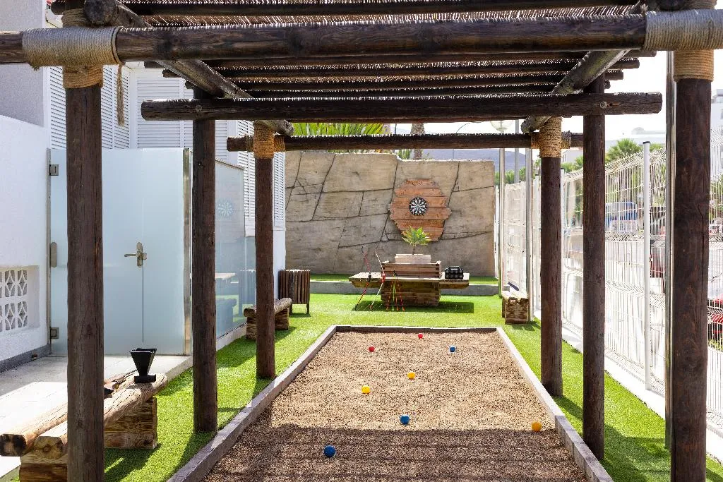 Sports and Entertainment, Alexandre La Siesta, Tenerife