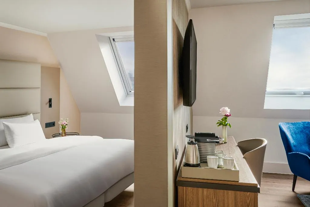 JUNIOR SUITE STANDARD Room, NH Berlin Kurfürstendamm, Berlin