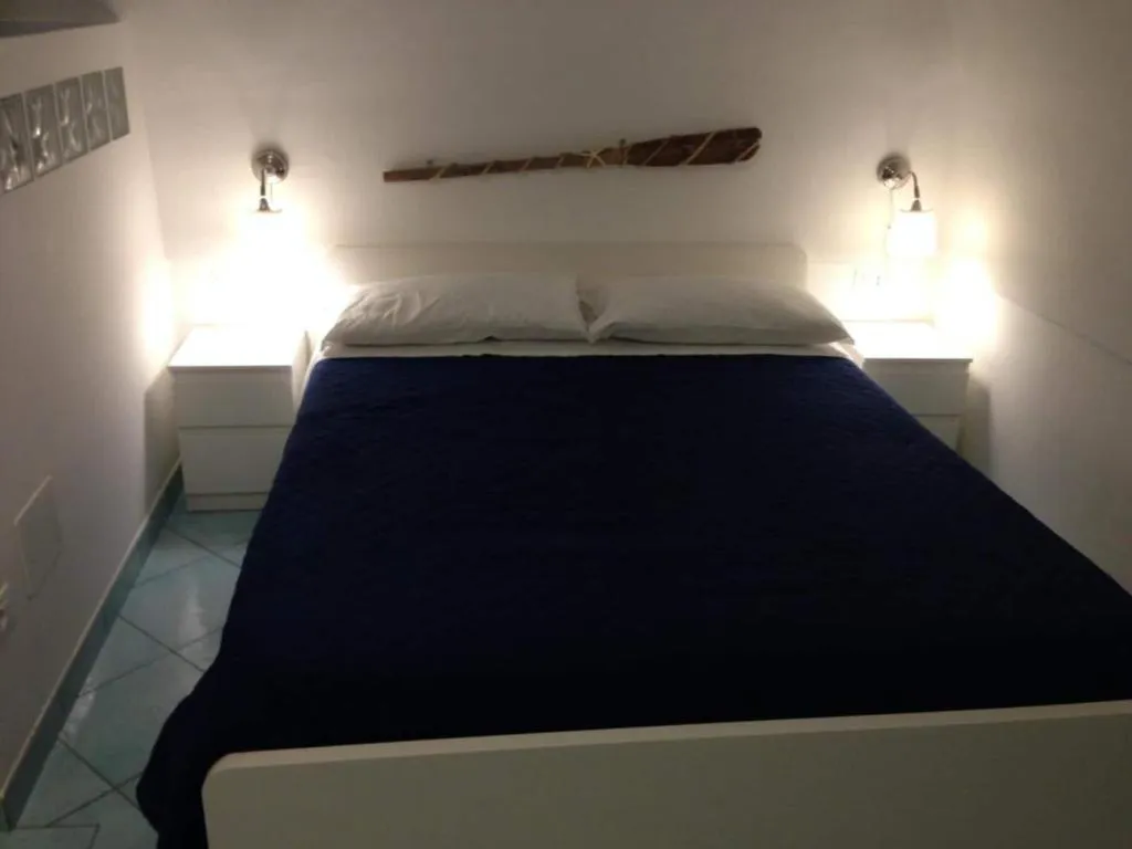 Room, B&B La Grotta Marina, Naples