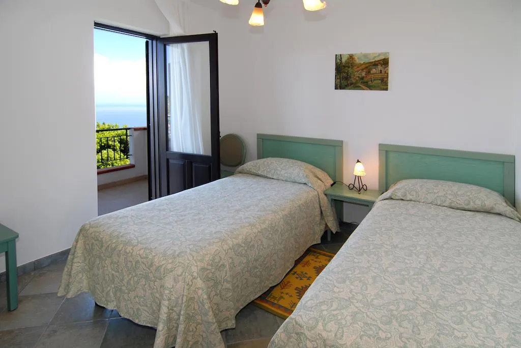 APARTMENT SEA VIEW TWO BEDROOMS Room, Residence Galati, Catania