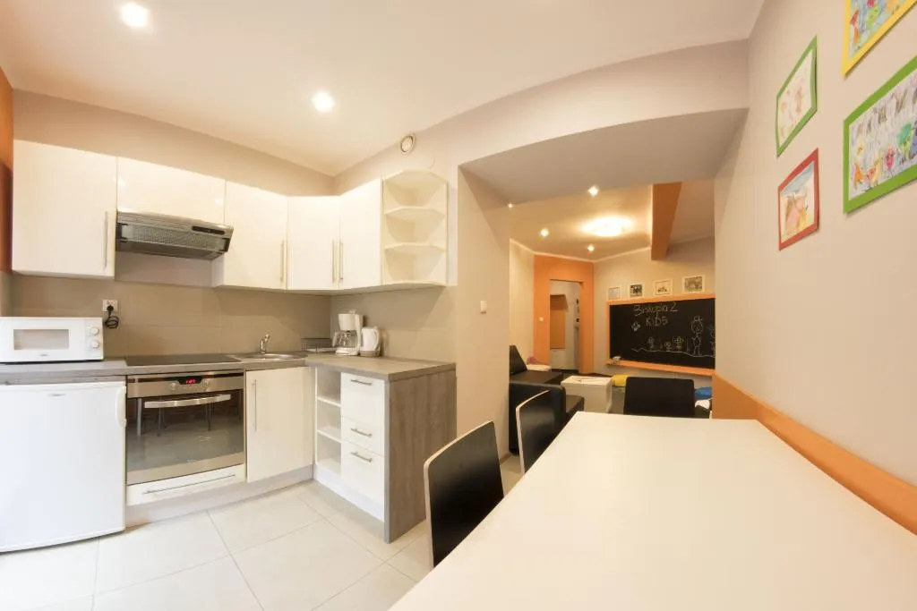 APARTMENT CAPACITY 5 Room, Yourplace Biskupia Apartments, Krakow