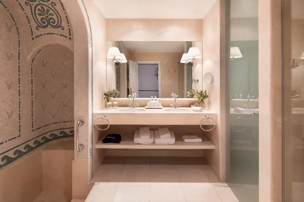 DOUBLE SINGLE USE GRAND DELUXE Room, El Palace, Barcelona