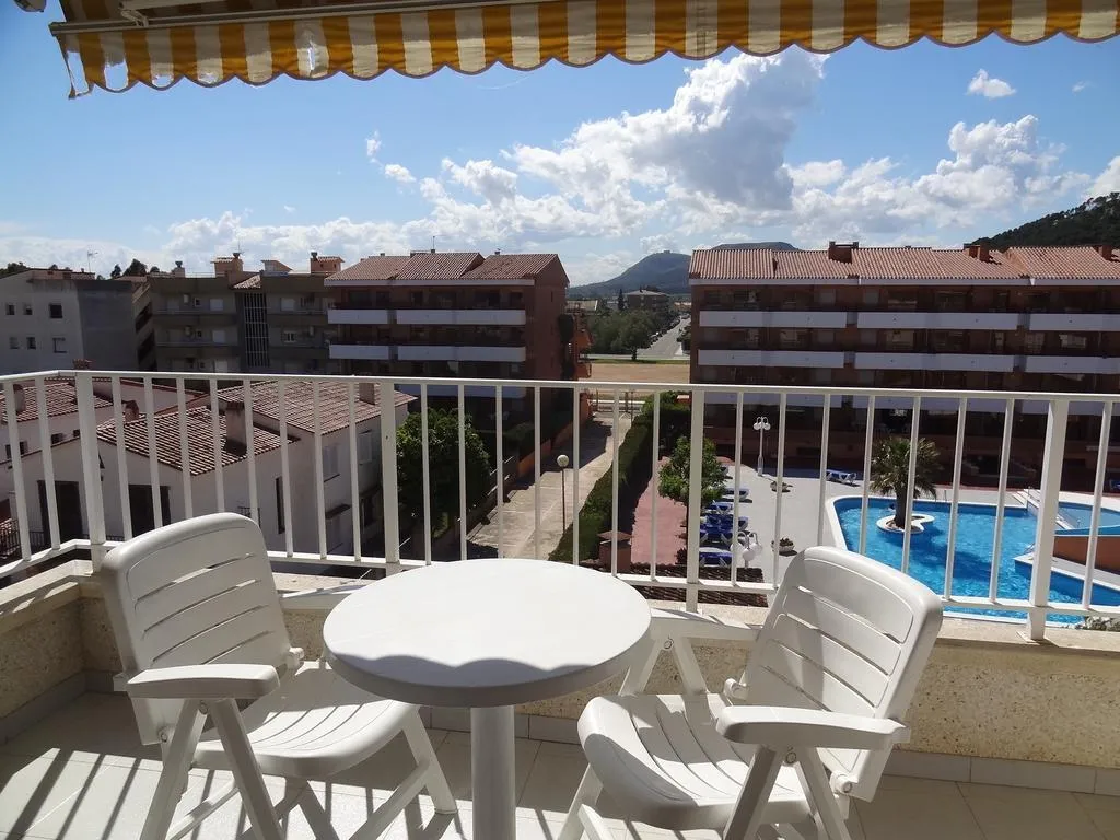 APARTMENT CAPACITY 6 THREE BEDROOM Room, Blaumar 2D, Costa Brava