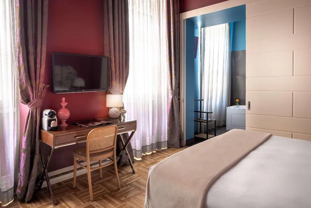 Room, Hotel Number Nine, Florence