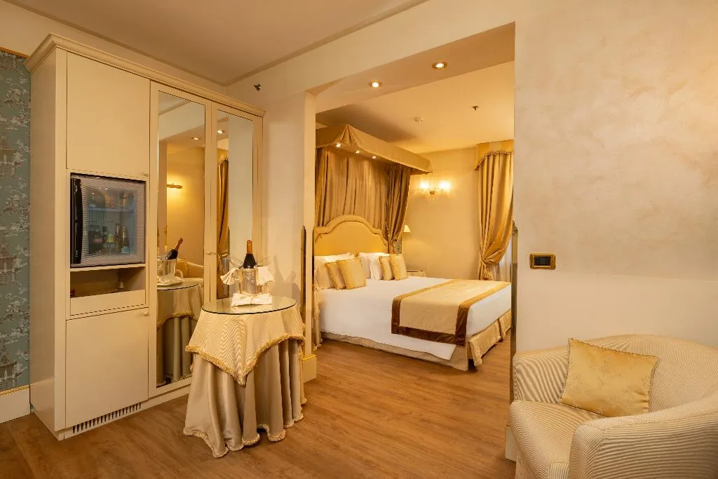 SUITE EXECUTIVE Room, A La Commedia, Venice