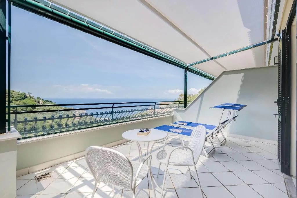 DOUBLE SUPERIOR QUEEN BED Room, Best Western Hotel La Solara, Naples