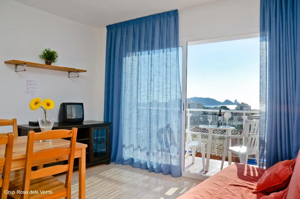 APARTMENT THREE BEDROOMS Room, Aptos. Bon Sol, Costa Brava