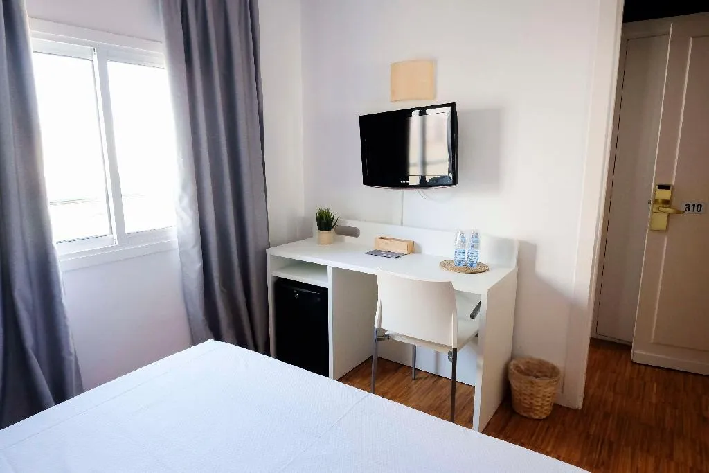 Room, Subur, Costa Brava