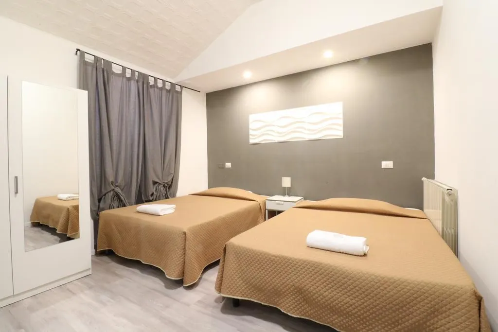 Room, Guest House Minas, Milan