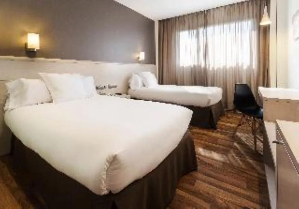 TRIPLE STANDARD Room, Azz Hotel Tactica, Valencia