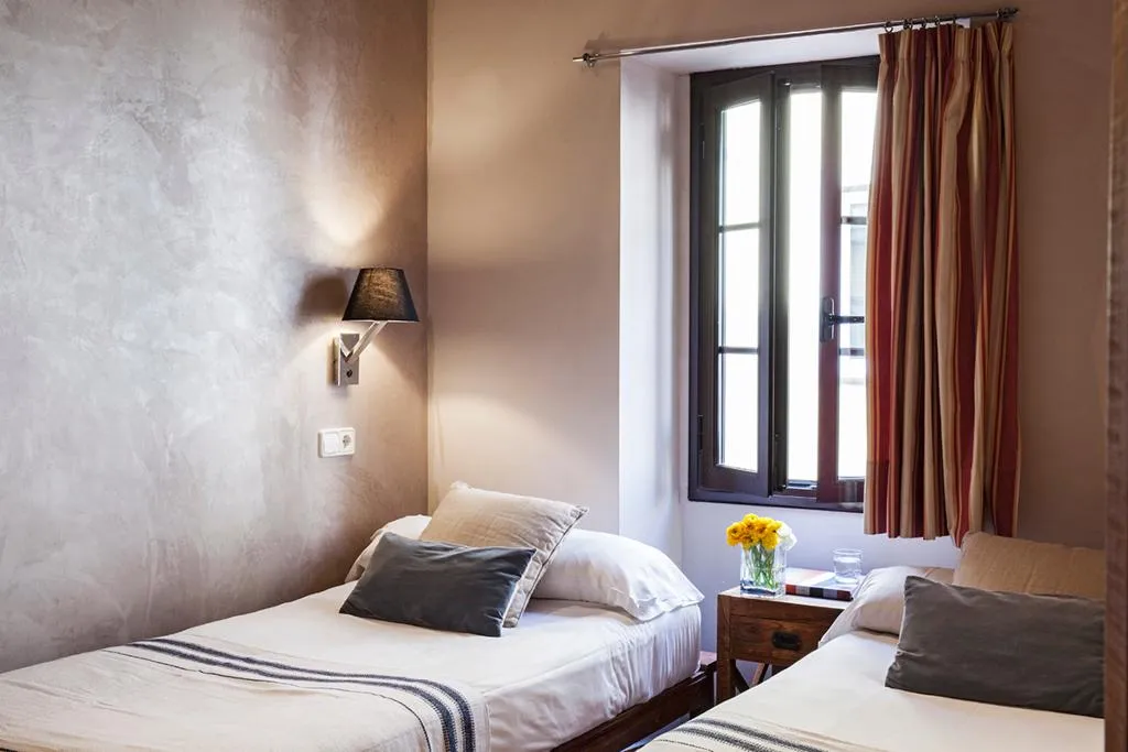 APARTMENT CAPACITY 1 Room, AinB Las Ramblas-Guardia Apartments, Barcelona