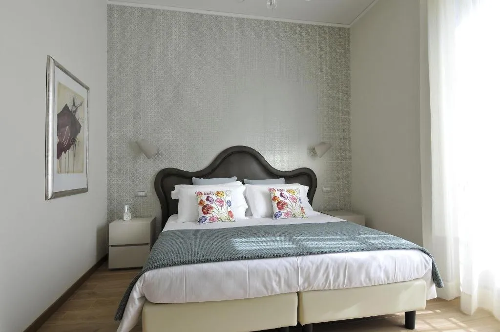 Room, Canto Degli Aranci, Florence