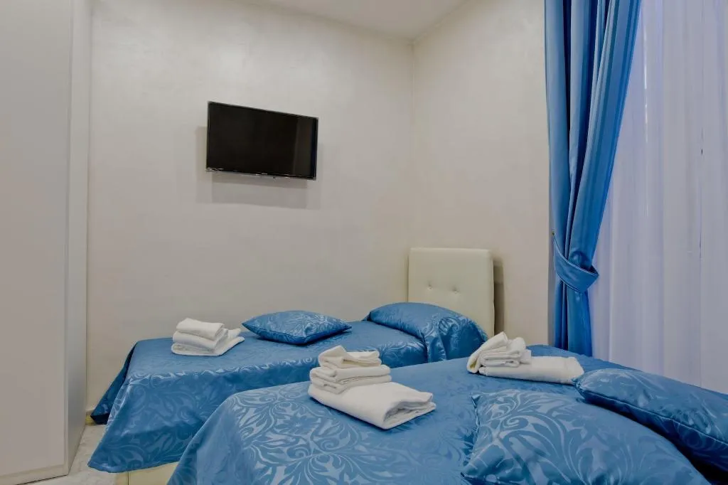 Room, Oscar 2, Naples