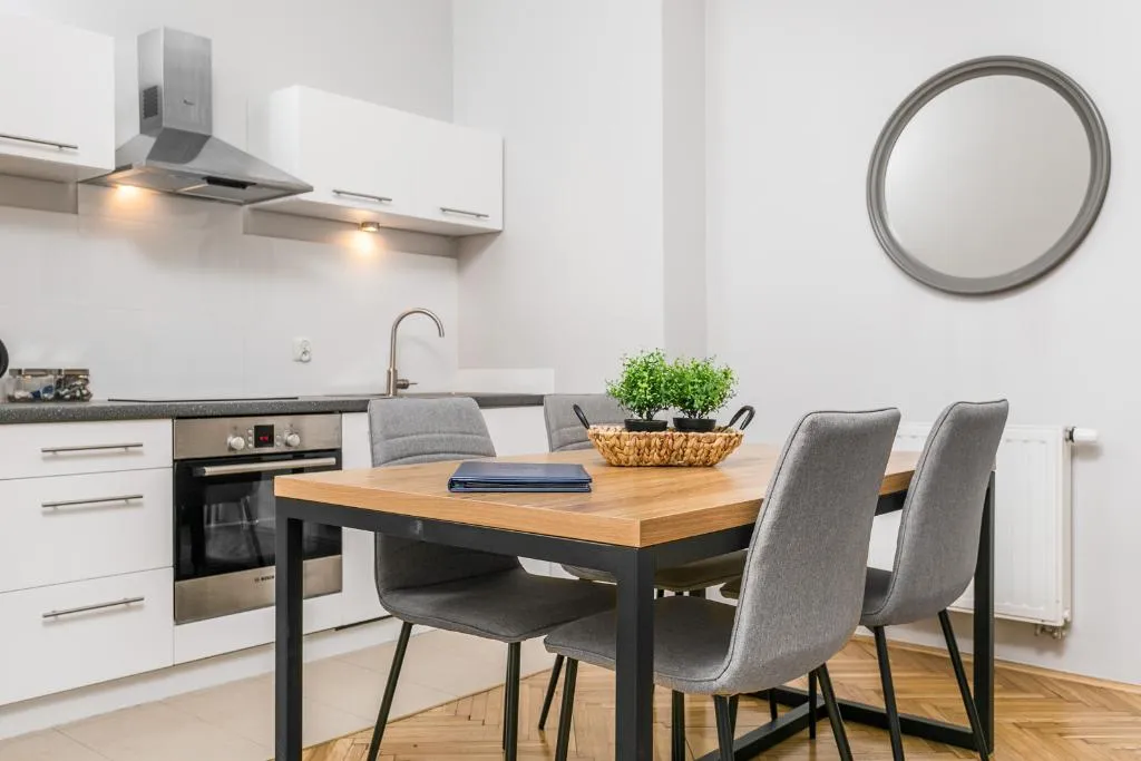 STUDIO CAPACITY 2 Room, Barbican House Apartments, Krakow
