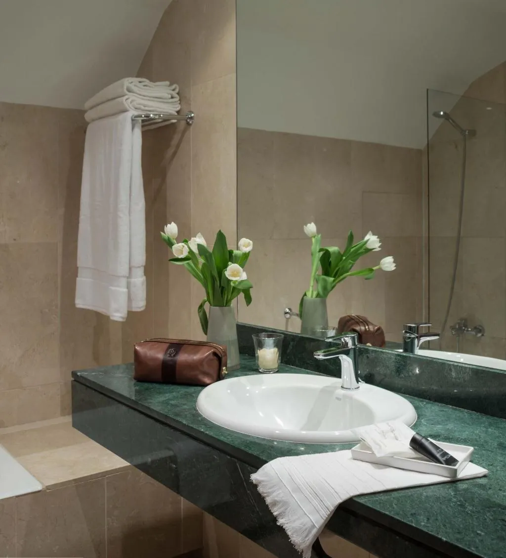 DOUBLE SUPERIOR QUEEN BED Room, Rey Alfonso X, Seville