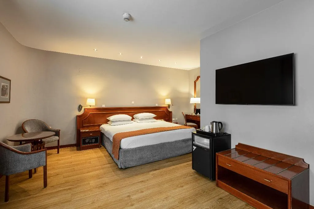 SUITE SMOKING Room, Holiday Inn Thessaloniki, Halkidiki