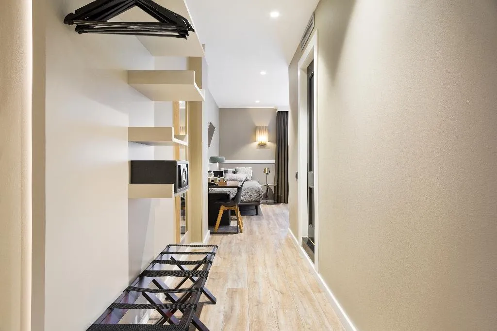 TRIPLE SUPERIOR Room, Acta Splendid, Barcelona
