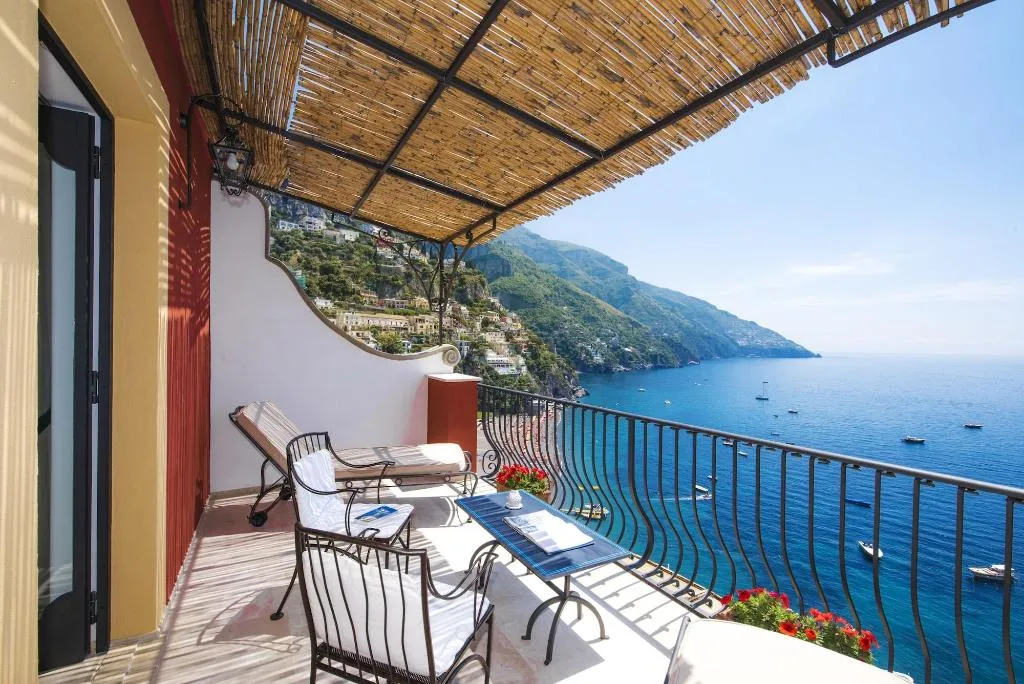 Room, Miramare, Naples