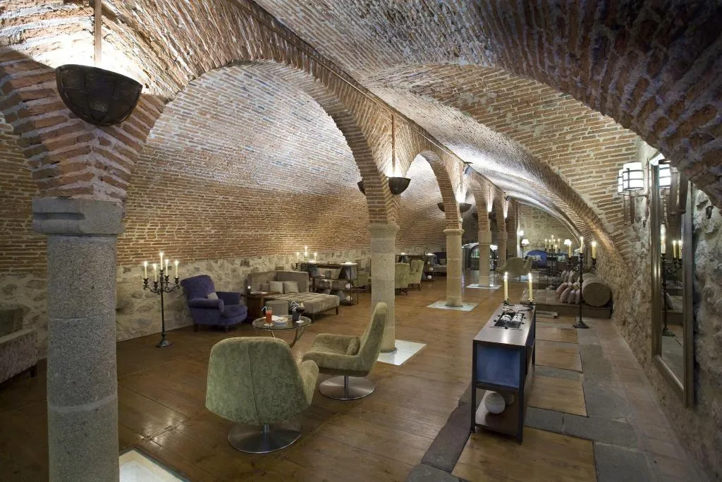 Sports and Entertainment, Parador de Plasencia, Madrid