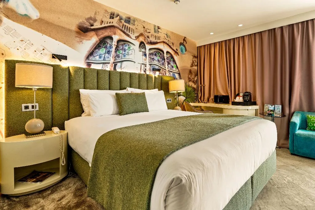 SUITE POOL VIEW Room, Hotel Indigo Barcelona Plaza Catalunya, Barcelona