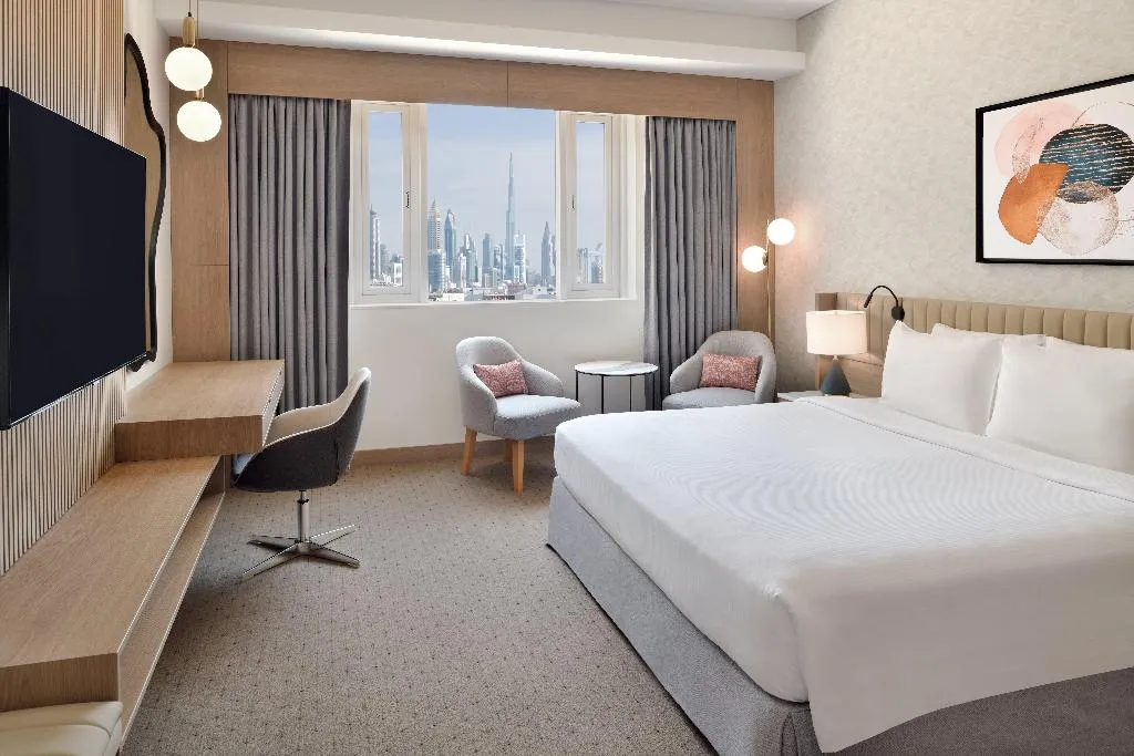 DOUBLE KING BED SMOKING Room, Crowne Plaza Jumeirah, Dubai