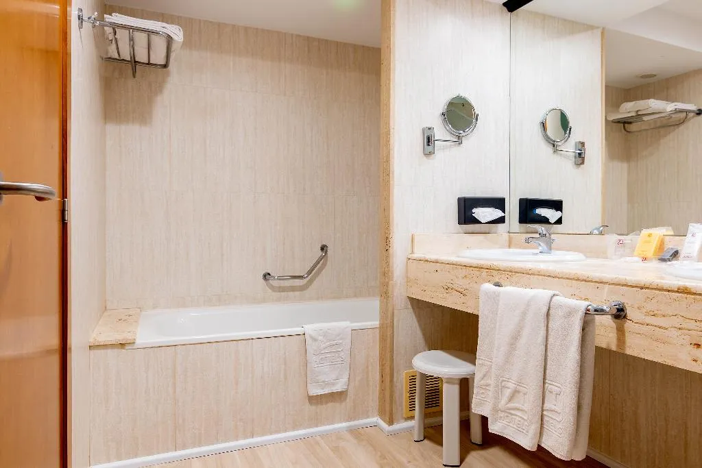 Double or Twin STANDARD Room, Peniscola Plaza Suites, Valencia