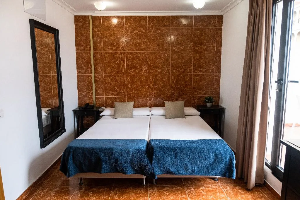 DOUBLE SINGLE USE CAPACITY 1 Room, Adonis Capital, Tenerife