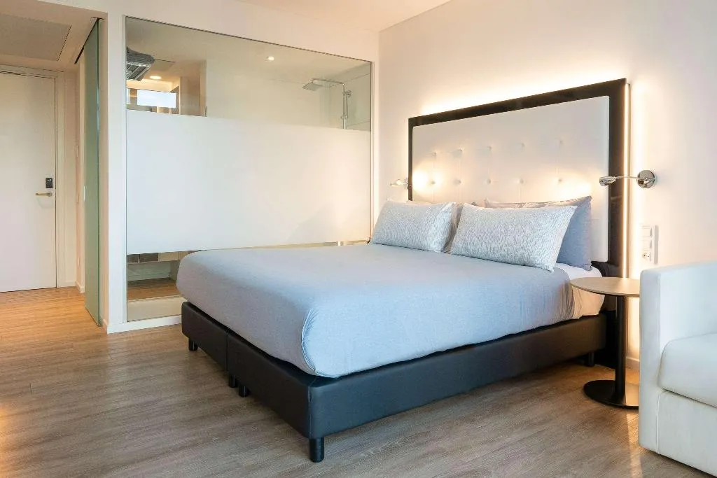 Room, Innside Milano Torre Galfa, Milan
