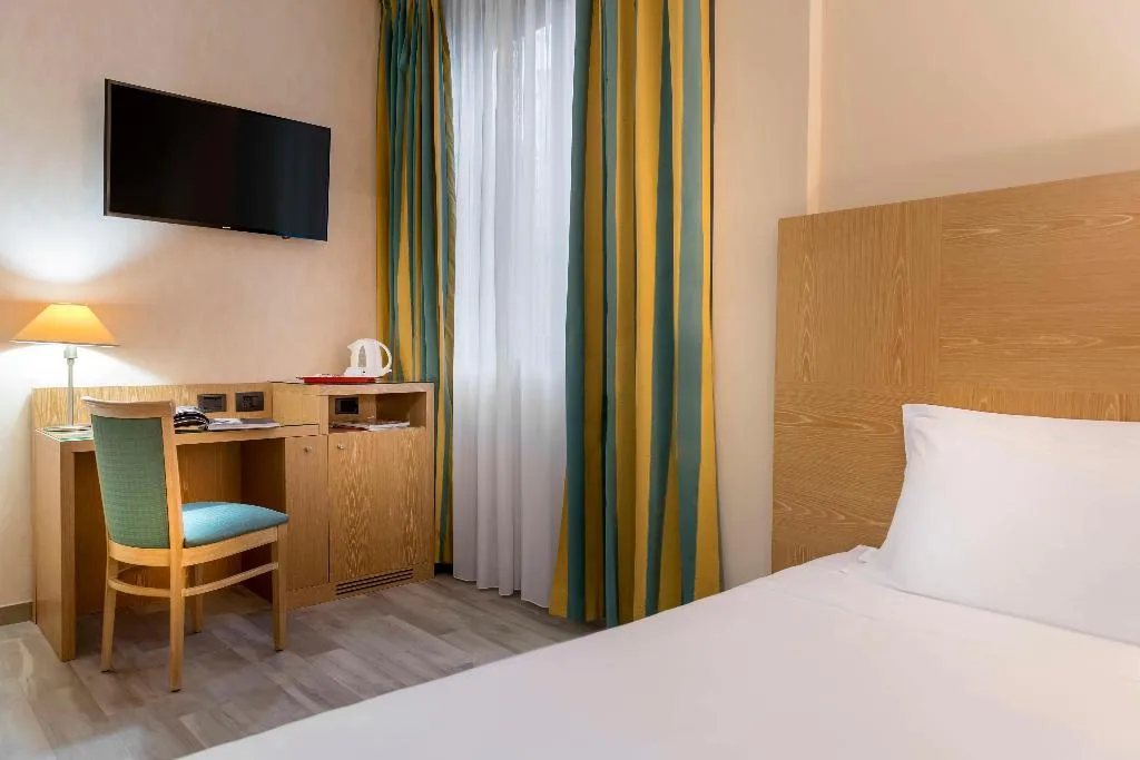 Room, Best Western Cavalieri della Corona, Milan
