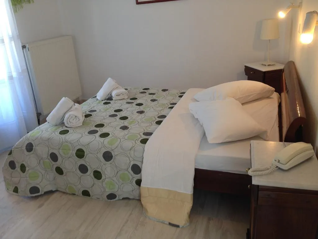 DOUBLE STANDARD Room, New Haroula, Santorini