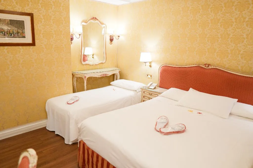 Double or Twin SUPERIOR Room, Antiche Figure, Venice
