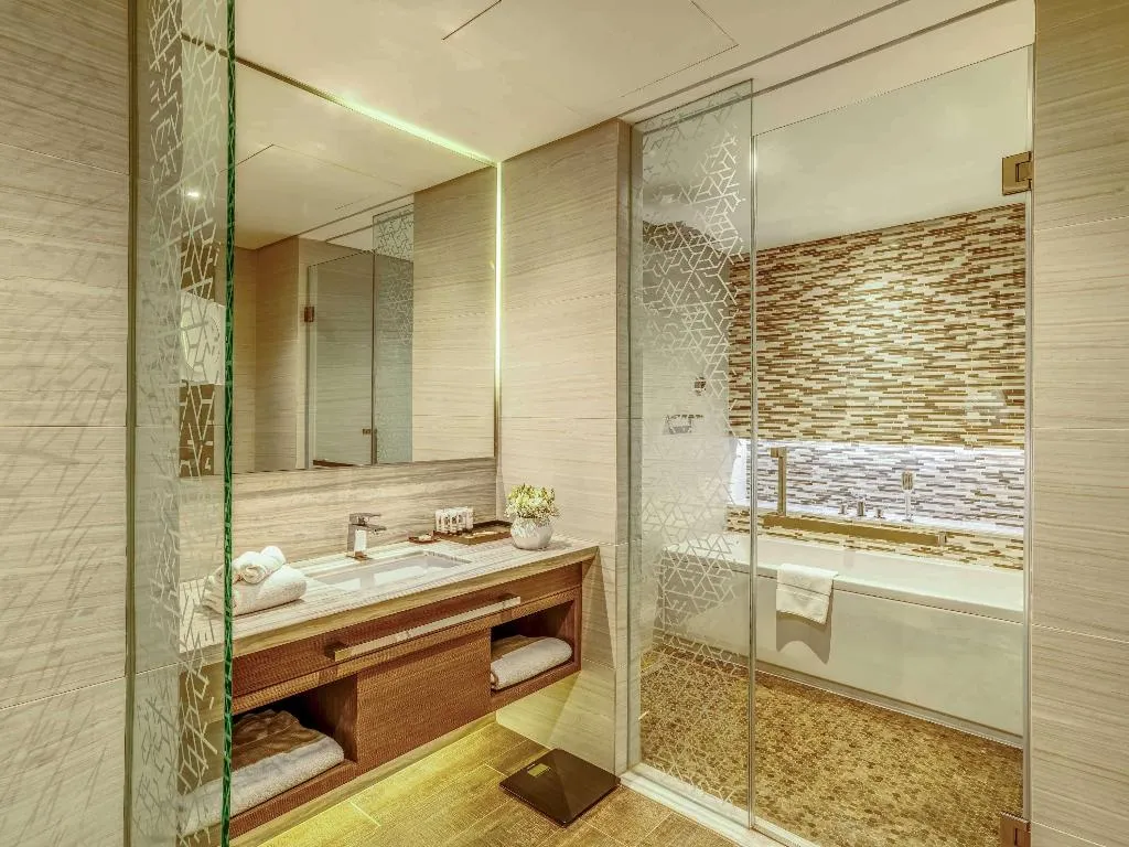 SUITE DELUXE LAGOON VIEW Room, Pullman Sharjah, Dubai