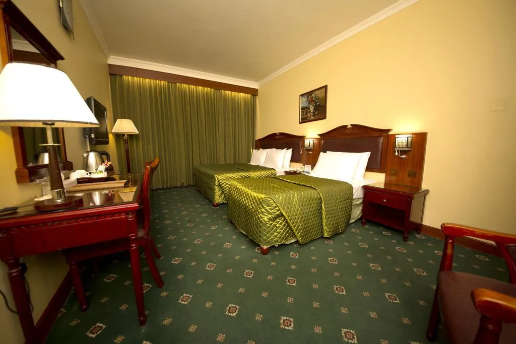 TRIPLE DELUXE Room, Mount Royal Hotel, Dubai