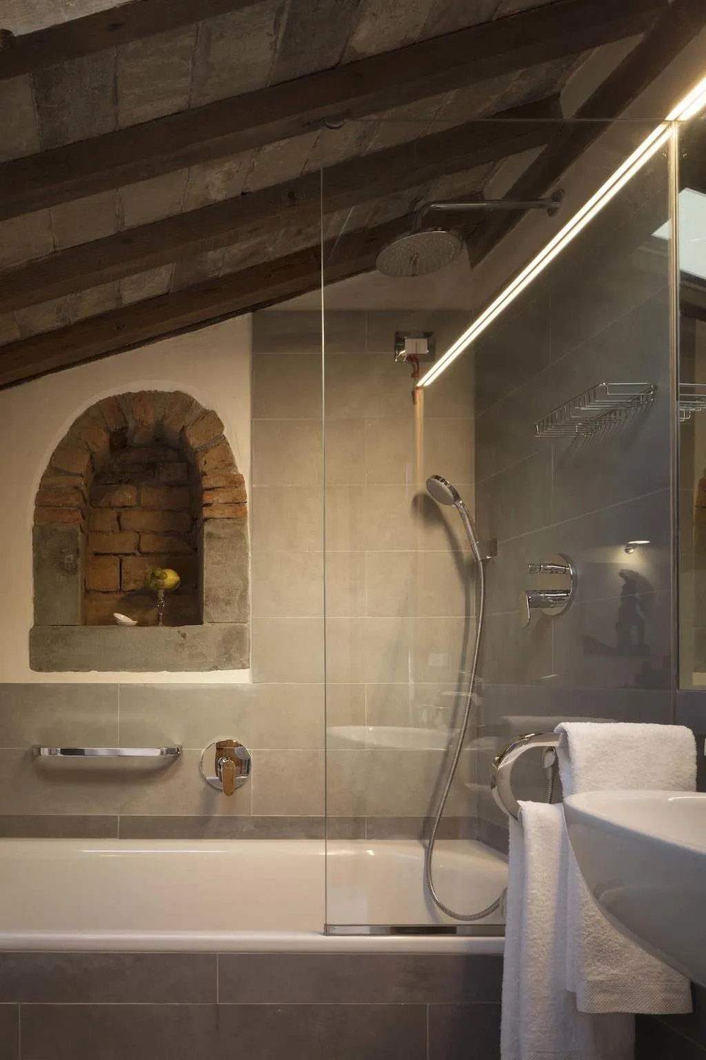 Room, Ottantotto Firenze, Florence