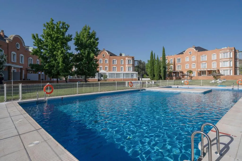Pool, Exe Zarzuela Park, Madrid