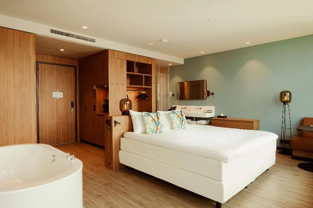JUNIOR SUITE STANDARD Room, Van der Valk Hotel Amsterdam Zuidas, Amsterdam