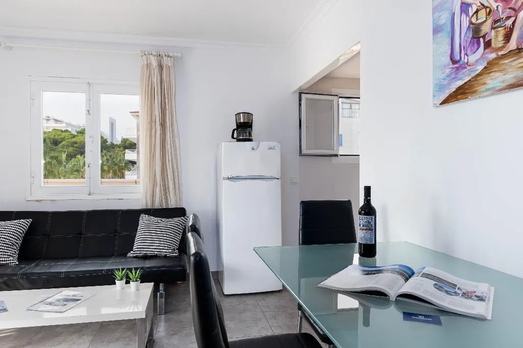 APARTMENT SUPERIOR WITH TERRACE Room, Acapulco Apartments, Majorca