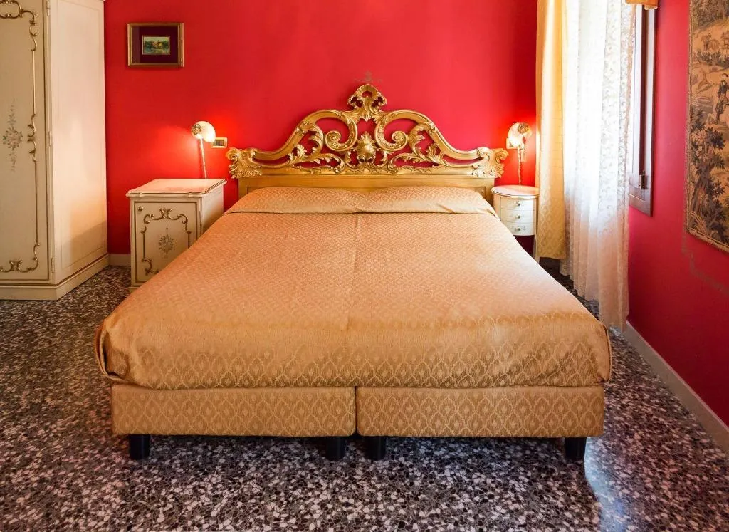 Room, Ca' Bella, Venice