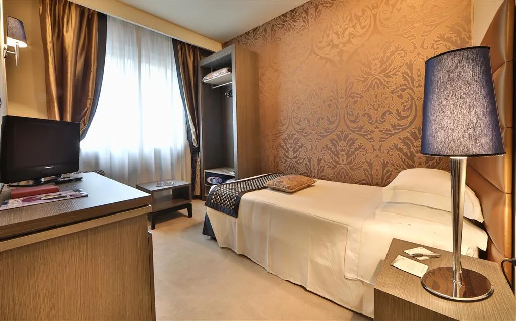 SINGLE CLASSIC Room, Hotel Mozart, Milan