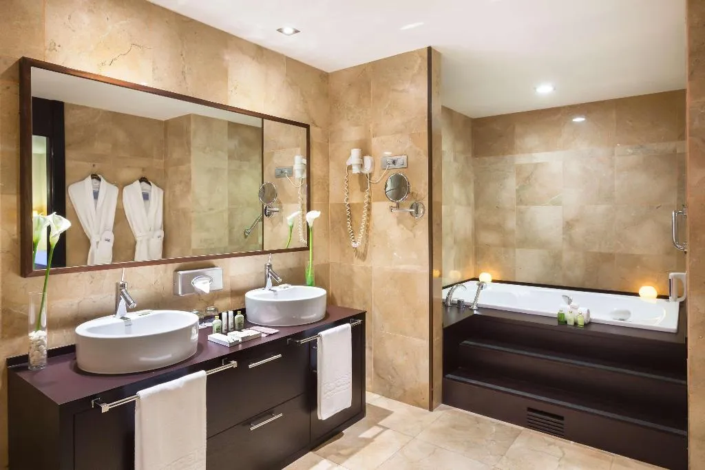 JUNIOR SUITE STANDARD Room, Occidental Aranjuez, Madrid