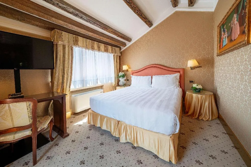 Room, Colombina, Venice