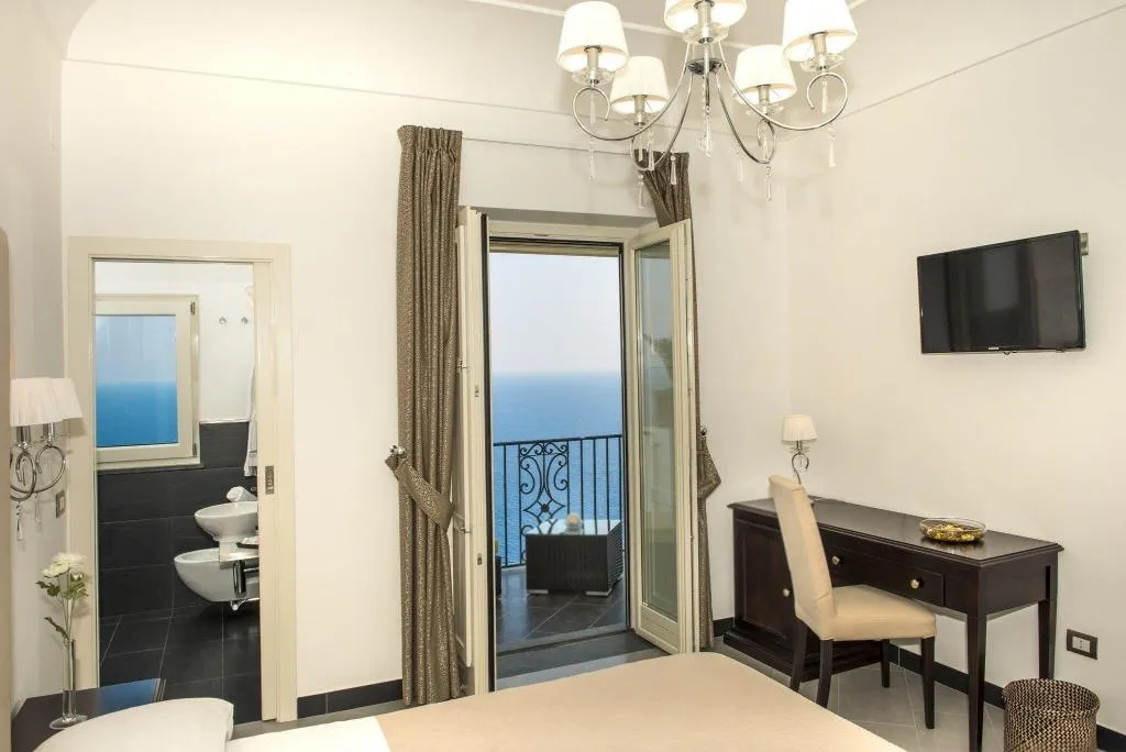 DOUBLE SUPERIOR SEA VIEW Room, Boutique Hotel Villa Gianlica, Naples